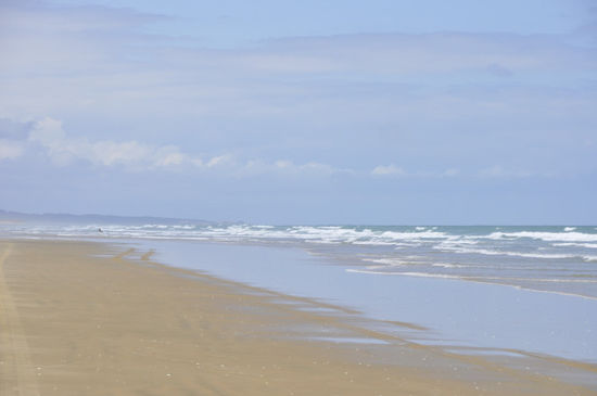 Und dann mit 110 km/h am 90 Mile Beach entlang!