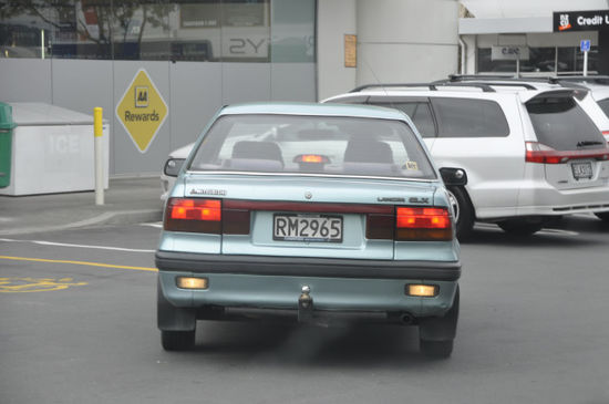 Hier noch der Beweis für Clemens - dein klosteingrüner Mitsubishi Lancer war doch kein Unikat! Lanka olé!