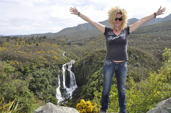 Schöner Wasserfall auf dem Weg nach Napier