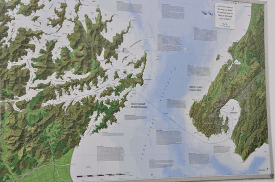 Und dann ging es auch schon los mit der Fähre 3 1/2 Stunden rüber zur Nordinsel (siehe oben von rechts nach links). Die letzte Stunde fährt man durch den Marlborough Sound, eine Fjordlandschaft, bis nach Picton.