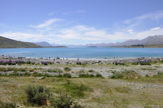 Das Schmelzwasser der Gletscher und der felsige Untergrund verleiht dem See seine wunderschöne Farbe.
