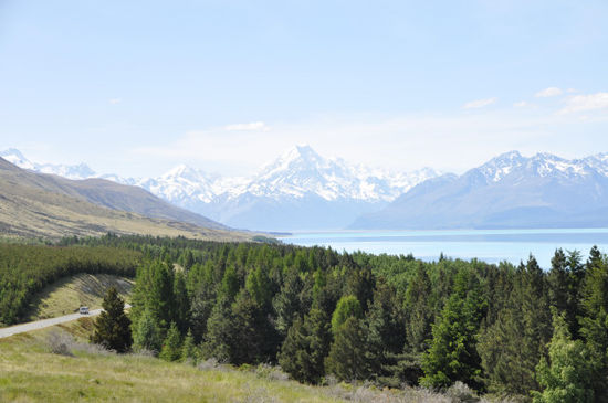 ...auf dem Weg zum Mount Cook Village (das wurde noch nicht umbenannt...) an den Füßen des Mount Aoraki.