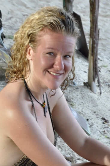 ... aber nach einer Morgendusche im Meer war die Welt wieder in Ordnung. Für alle, die nach uns auf Perhentian Kecil reisen: unbedingt im Maya Resort übernachten, frühstücken, Mittag und Abendessen, Schnorcheln, Tauchen, Wäsche waschen lassen, Bücher tauschen, etc. Der Oide dort hat uns vor Schlimmerem bewahrt...