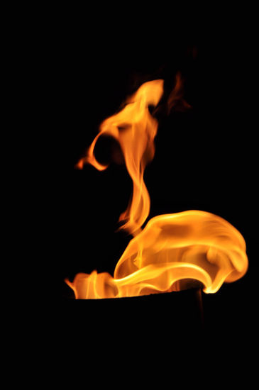 ... Feuer vorm Anwesen des Oiden...