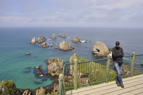 Die Felsen im Meer sind der Grund warum der Platz Nugget Point heißt.