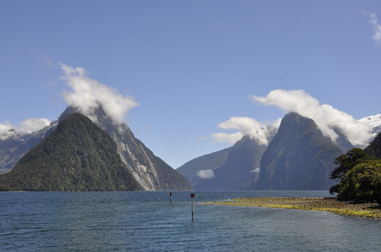 Der Fjord ist ca. 15km lang und wurde wie alle Fjorde von Gletschern gebildet (das ist der Unterschied zu einem Sound, der durch einen Fluss entstanden ist, wie wir gelernt haben).