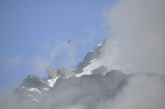 Die Hubis haben im Viertelstundentakt die Touris auf den Gletscher geflogen.