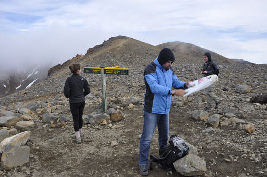 ...dem 1886m hohen und immer noch aktiven Red Crater.