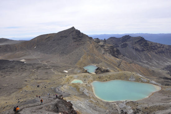 Runter zu den Emerald Lakes