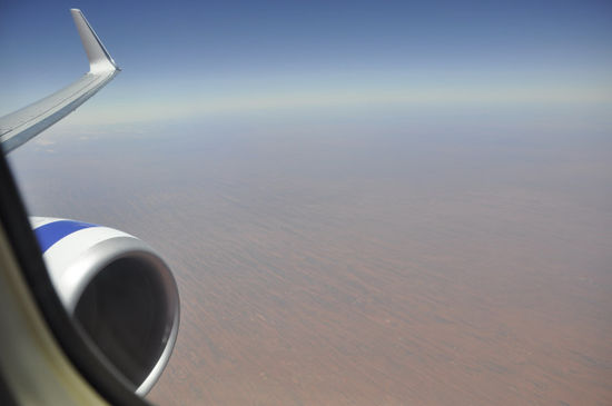 Und dann gings über Australien (hier beim Flug über die Simpsonwüste) wieder zurück nach SEA. Wir melden uns wieder aus Indonesien!!!