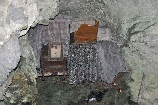 Ein natural grave in einer Höhle...