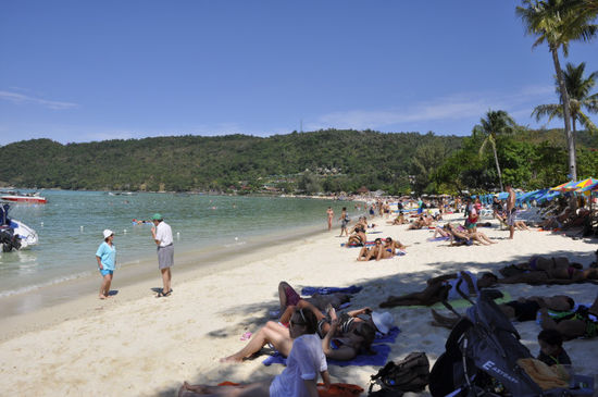 ...und der Hauptstrand.