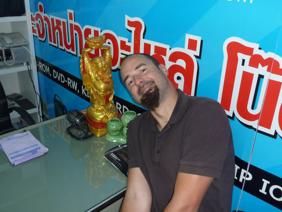 Leider half auch die Unterstützung Buddhas nicht: Der Laptop war einfach noch zu neu --> keine Ersatzteile vorhanden.