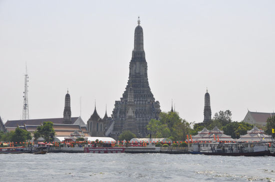 Wat Arun auf der anderen Seite des Flusses...