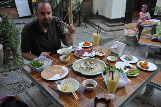 ...gemeinsam mit einer Art laotischen "Fondue"