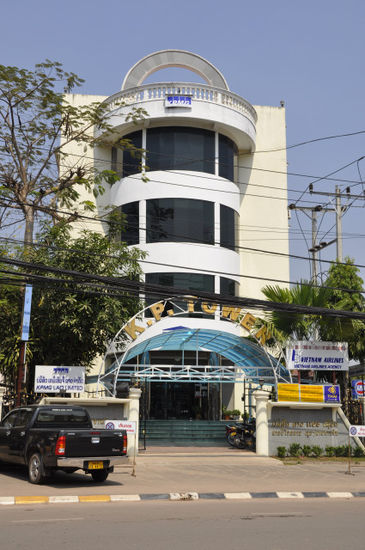 McDonalds, KFC & Co gibts (noch) nicht in Vientiane aber wir haben die KPMG im K.P. Tower gefunden!