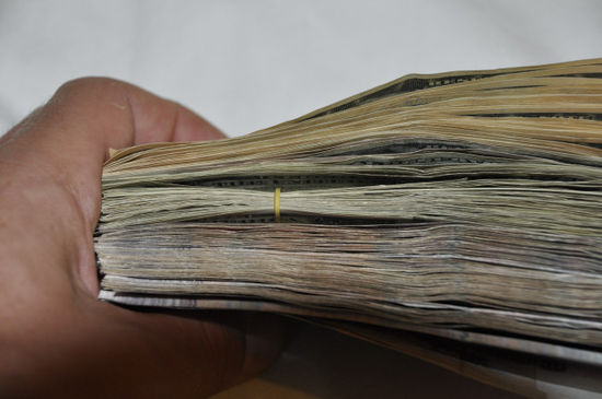 Und dann wurde noch schnell etwas Bargeld angeschafft; eine Mischung aus Dollar und Kip im Wert von 600 Euro. Weiter gings in den Süden!
