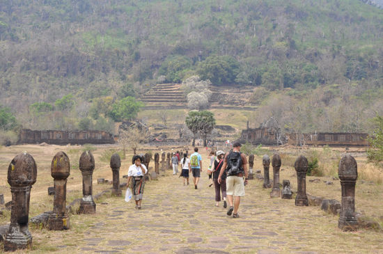 Ankunft beim Wat Phu Champasak, einer Tempelanlage die das "kleine Angkor Wat" genannt wird.