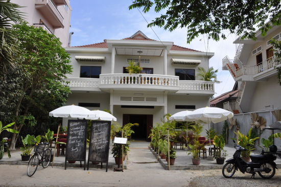 Unsere Unterkunft - Horizons Cambodia. Wird von einem Aussie quasi als NGO geführt. Die jungen kambodschanischen Angestellten sind super lieb und sprechen alle bereits wirklich perfektes "Aussie-Englisch".