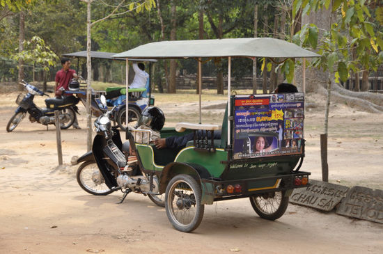 Und dann ging unser Tempelmarathon los! Mit diesem Tuk Tuk hier sind wir 2 Tage herumgefahren und haben uns Angkor Wat & Co angeschaut.