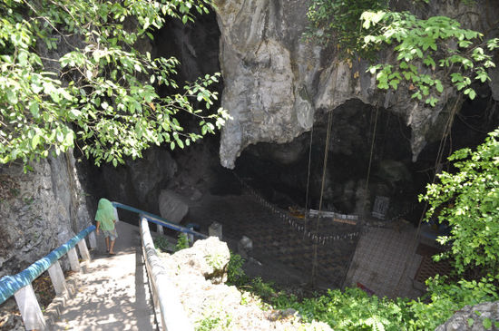 Runter in die Höhle...
