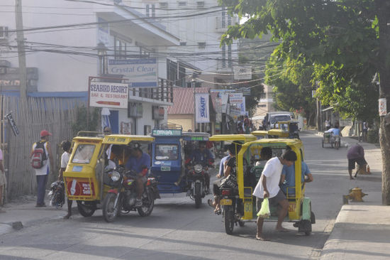 Die Hauptstraße mit den berühmten Tricycles