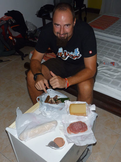 ...Salami, Käse, Aufstriche, Schokolade, etc. Wir waren da drin Stammgäste!!!