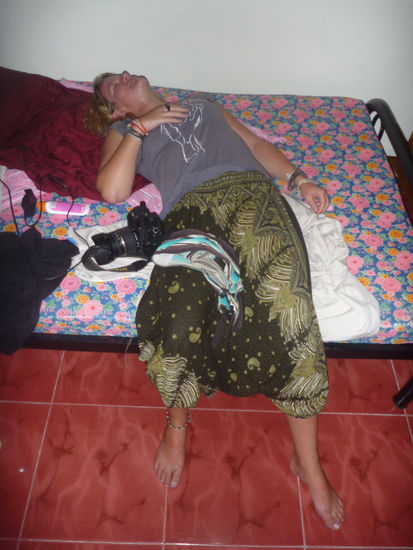 ...und sofort tot ins Bett gefallen. Ausziehen ging nimma...