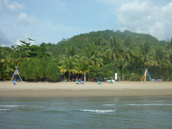 ...sind wir dann im Paradies angekommen. Gut versteckt am Sugar Beach in Sipalay...