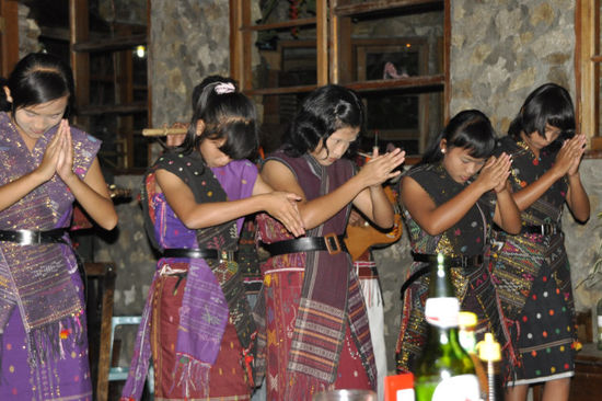 Einen anderen Abend haben wir uns eine Batak Music and Dance Show angeschaut...