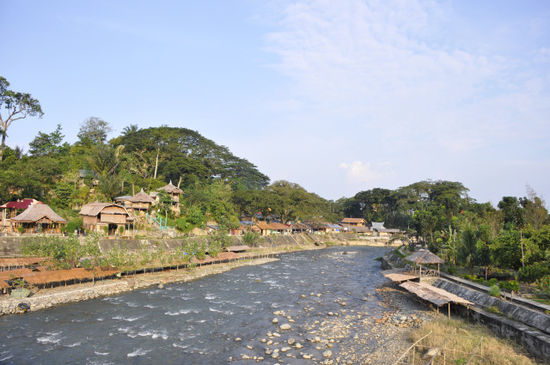 Bukit Lawang ist ein beschauliches Touristendörfchen mitten im Dschungel von Sumatra...