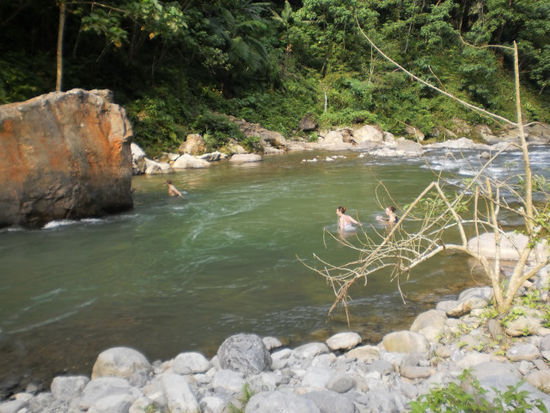 ... wir haben unsere erhitzten Körper im Fluss abgekühlt...