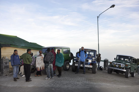 Mit den super gepflegten Jeeps vom Bromo Jeep Club sind wir dann vom View Point wieder runtergefahren...