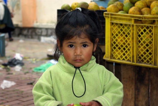 ]Kleine Ecuadorianerin