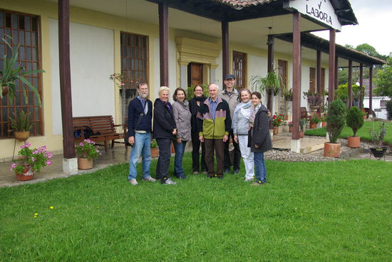 Gruppenbild mit Padre Norberto in "Zivil"