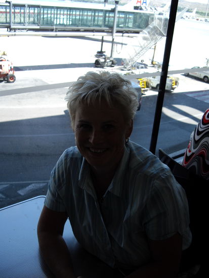 Die Frisur hält....lol