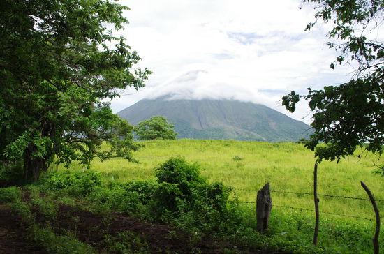 immer im Hintergrund.... der Vulkan Concepcion