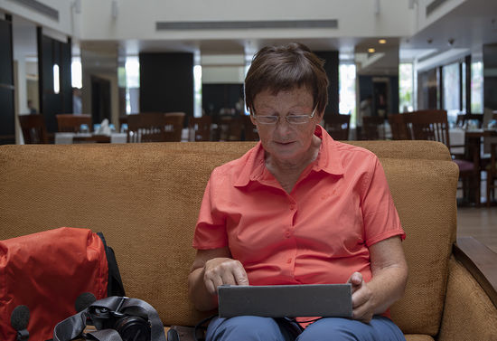 Meine Reisebegleiterin Rosina beim Reiseführer lesen..