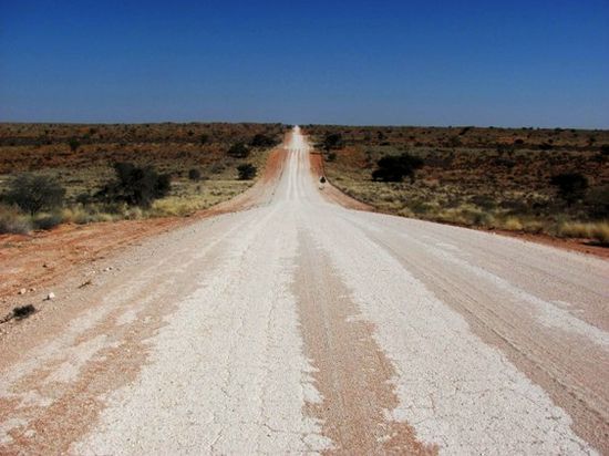 Auf 'gravel pads' quer durch die Dünen der Halbwüste Kalahari