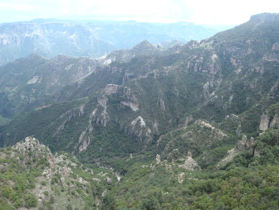 Ausblick auf die Schlucht bei Divisadero - der Zug hat hier kurz gehalten und wir konnten aussteigen um die atemberaubende Aussicht zu genießen!