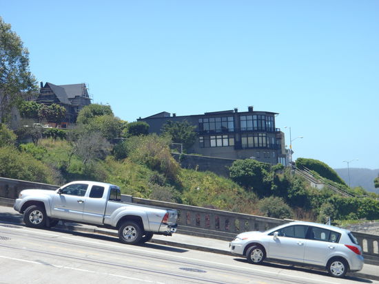 Die Steigung der Strassen ist teilweise erheblich...das merkt man in den Knien und an der Puste 