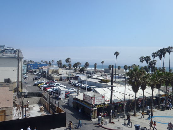 Blick aus unserem Fenster. Sogar vom Bett konnte man die Wellen sehen 