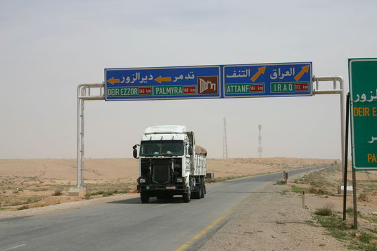 Die Straße nach Palmyra - Über 250 km fuhren wir Richtung Irak - und es gab immer wieder was zu sehen, wenn man die Augen aufhielt