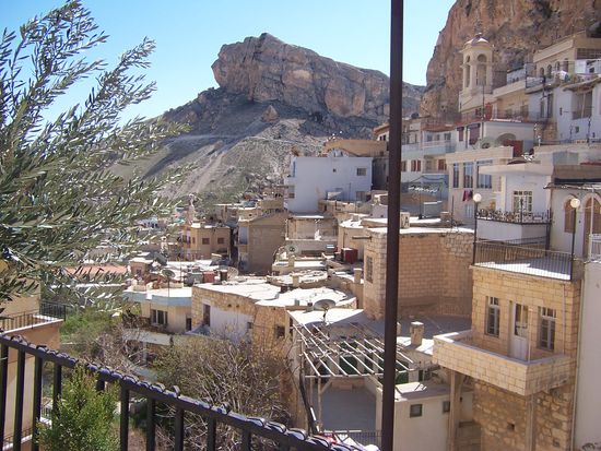Ein Blick vom Kloster über das malerische Maalula
