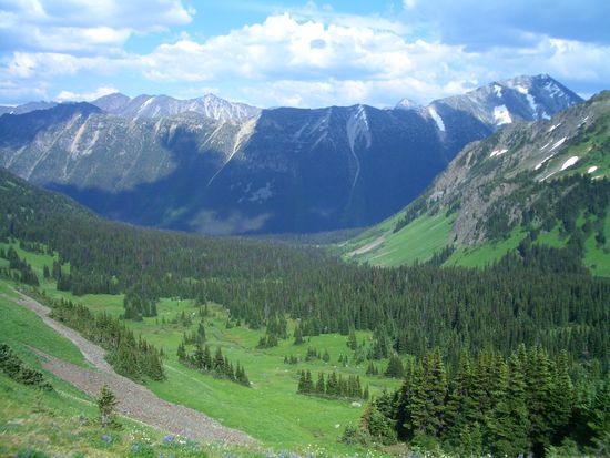 Auf der rechten Seite haben wir den Pfad gesucht und am Ende dieses Tals ist das Lost Valley