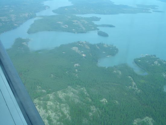 Blachfordlakelodge von oben (Sie befindet sich in der Mitte)