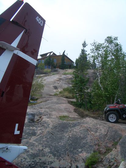 Mit dem Quad wurde unser Gepaeck zur Lodge gebracht