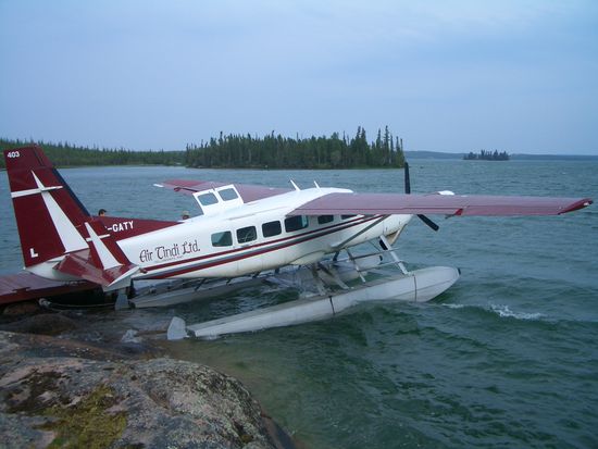 Mein erster Flug mit einem Wasserflugzeug war aufregend und ich hoffe, dass ich von einer Cessna, die ich heute schon gesehen habe abgeholt werde. Um einiges kleiner und viel bunter. Das waere cool!
