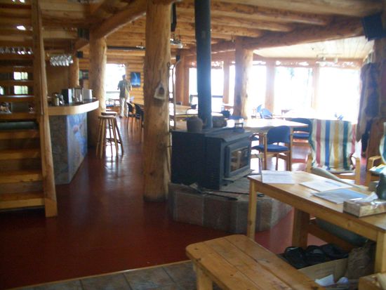 Ess-, Wohnzimmer und Bar