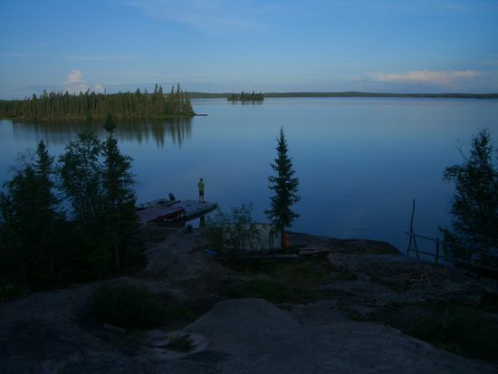 George beim Fischen und ich kurz vor meinem ersten Kajakversuch